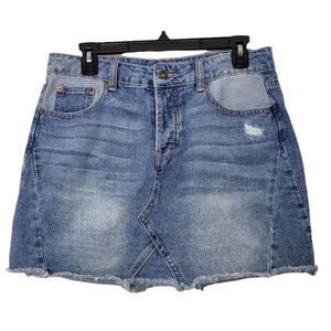 Maurices Light Wash Blue Denim Raw Hem Button Fly Mini Jean Skirt Size 3/4